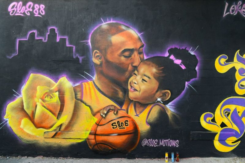 Kobe Braients un viņa meita Džianna guldīti zemes klēpī.