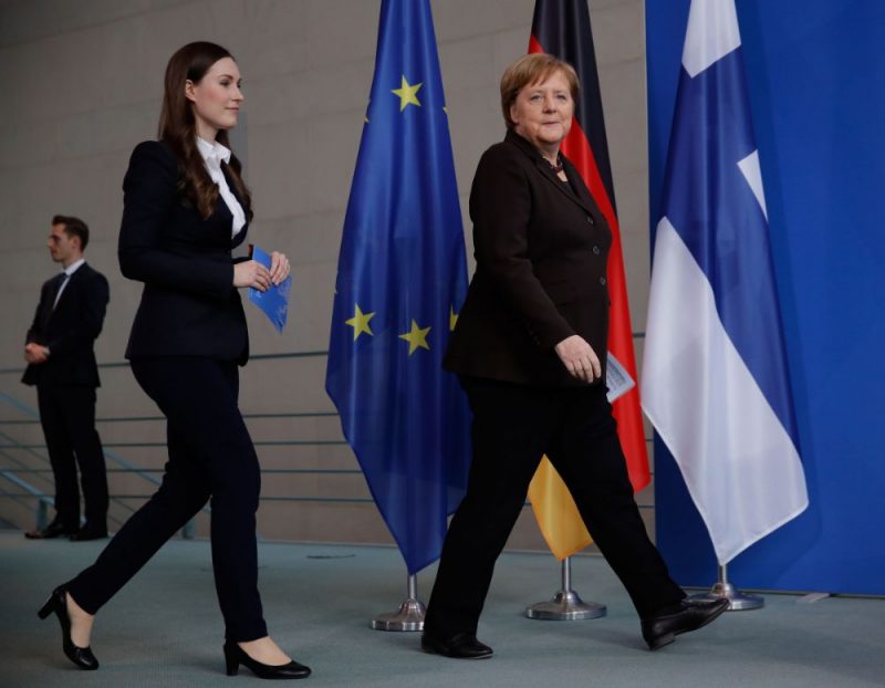 Sanna Marina (foto – no kreisās) un Angela Merkele.