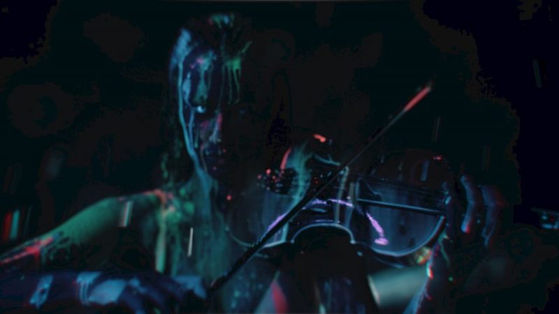 Kristīnes Balanas jaunākais, pašas
režisētais mūzikas video “The Baptism” piedāvā visaptverošu ieskatu, kā krustojas paranoja un
performance.