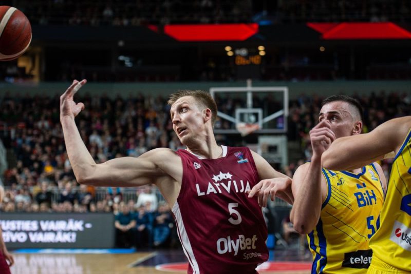 Mareks Mejeris (Nr.5) spēles beigās varēja Latvijai izraut uzvaru.