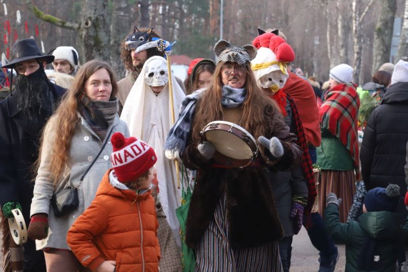 Brīvdabas muzejā notiek Meteņa dienas svinības
