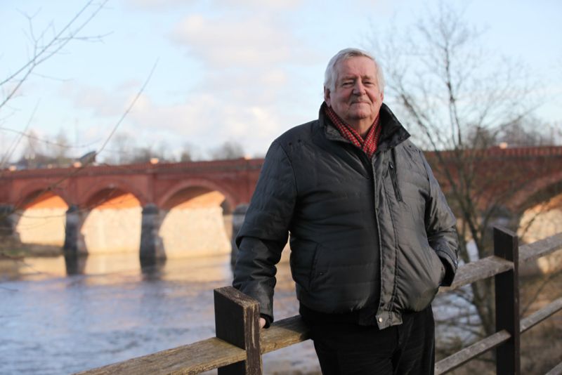 Dainis Kalns nupat nosvinējis 75 gadu jubileju – laiks esot palūkoties pār plecu uz piedzīvoto un arī savām liktenīgajām ceļa pavadonēm.