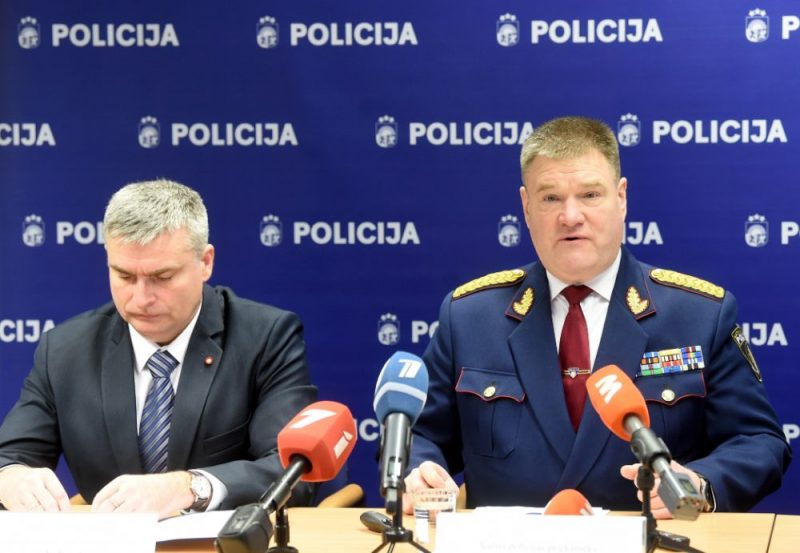 Valsts policijas Galvenās kriminālpolicijas pārvaldes priekšnieks Andrejs Grišins (no kreisās) un Valsts policijas priekšnieks Ints Ķuzis piedalās preses konferencē “Cik droši dzīvot Latvijā”, kurā informē par aizvadītā gada darbības rezultātiem un drošības situāciju valstī, 10.02.2020.