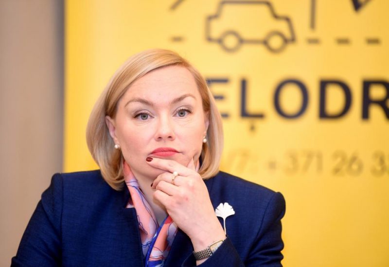 Ārlietu ministrijas Konsulārā departamenta direktore Guna Japiņa piedalās preses konferencē, kurā informē par konsulārā dienesta aktualitātēm.