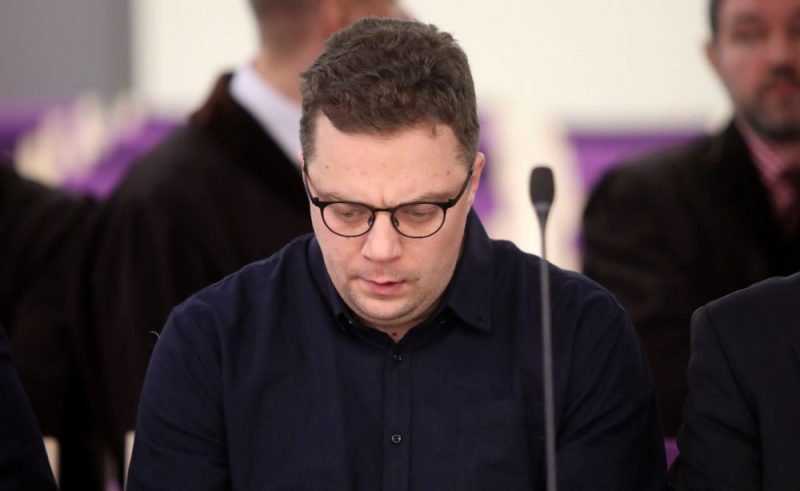 Apsūdzētais būvinženieris Ivars Sergets sprieduma Zolitūdes traģēdijas krimināllietā nolasīšanas laikā Rīgas pilsētas Pārdaugavas tiesā, kura viņu atzina par vainīgu un piesprieda viņam sešu gadu cietumsodu, uz pieciem gadiem aizliedzot ieņemt amatu.