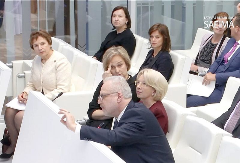 Valsts prezidents Egils Levits konferencē Saeimā centās pārliecināt deputātus par Valsts padomes nepieciešamību. Viņam līdzās (no kreisās) – Saeimas priekšsēdētājas biedre Dagmāra Beitnere-Le Galla, Satversmes tiesas priekšsēdētāja Ineta Ziemele un Saeimas priekšsēdētāja Ināra Mūrniece.