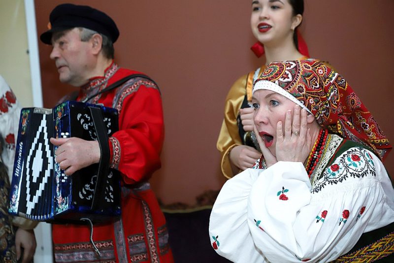 Ar Masļeņicas programmu iepazīstināja M. Čehova Rīgas krievu teātra aktieri un folkloras grupu pārstāvji.