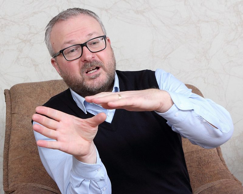 Rinalds Muciņš: “Strādājot veselības aprūpes sistēmā, es vismaz reizes septiņas astoņas uzsāku ieviest valsts obligāto veselības apdrošināšanu. Kādā piektajā sestajā reizē tas jau sāka kļūt apnicīgi, un līdz galam apdrošināšana joprojām nav ieviesta, un vai vajag?”