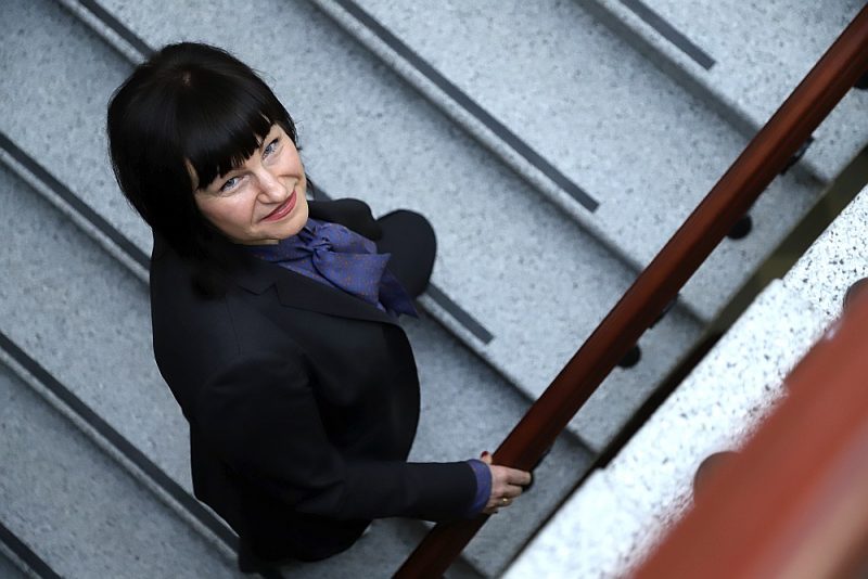 Sanita Osipova: “Demokrātija var pastāvēt tikai caurspīdīgā procesā, visu būtisko publiski izrunājot. Tad šādi lēmumi sabiedrībā tiks saprasti un arī atbilstoši atzīti.”