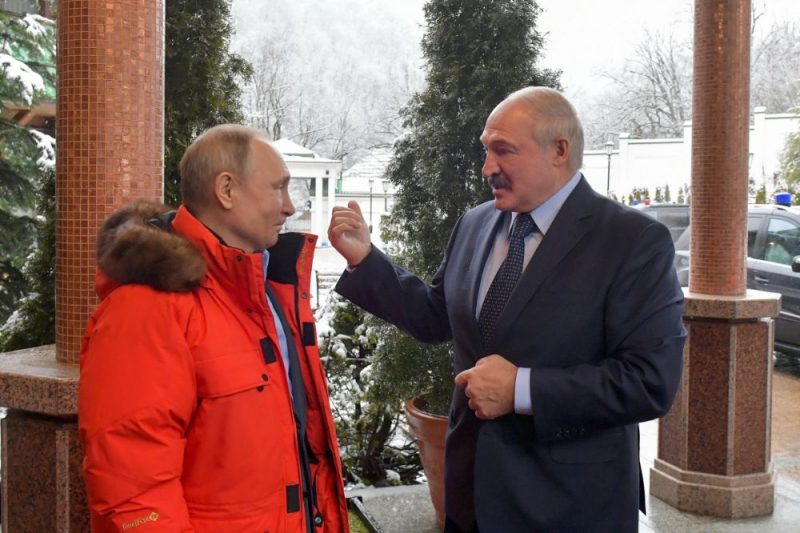 Vladimirs Putins (foto – no kreisās) un Aleksandrs Lukašenko.