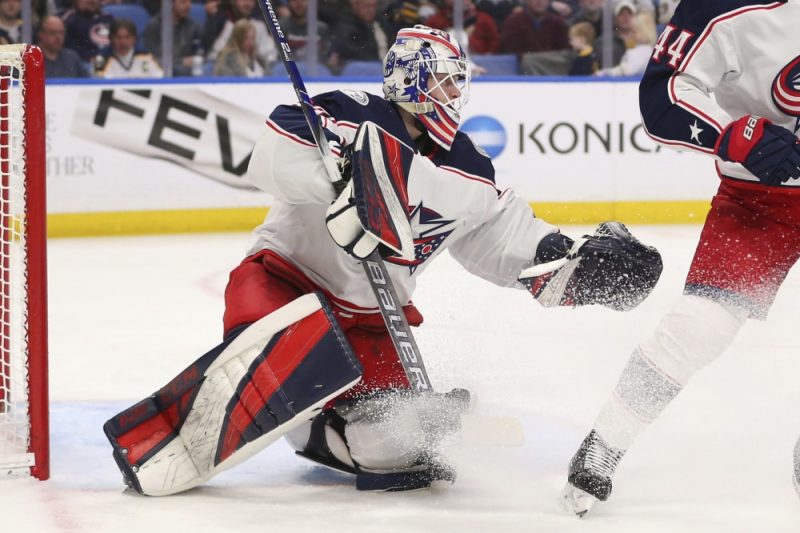 Matīss Kivlenieks atgriežas NHL, jo traumu guvis Elvis Merzļikins.