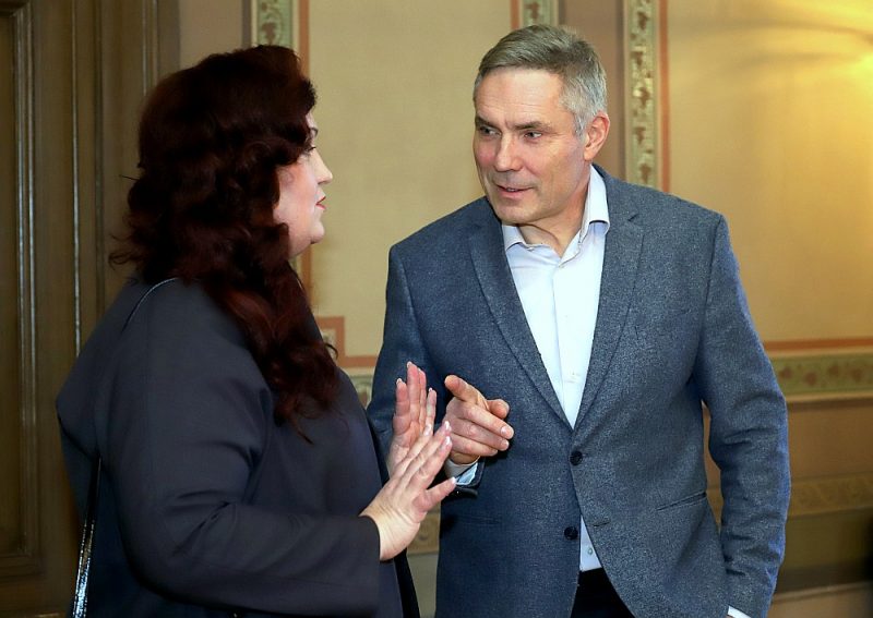 Operas “Pīķa dāma” atjaunojuma režisors Juris Žagars Grāfienes lomas atveidotājai, solistei Ilonai Bagelei teic: “Nupat atrisināju pastorāles ainu.”