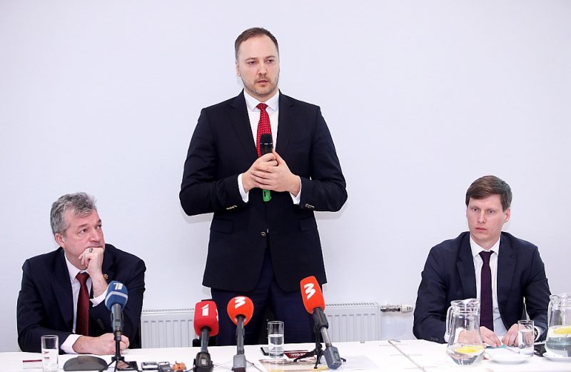 Par partijas “KPV LV” priekšsēdētāju sestdien ievēlēja Ati Zakatistovu (no kreisās), kuram ir vislielākā politiskā pieredze. Taču viņš uzskata, ka partijas vadībā ir jābūt nevis vienam līderim, bet komandai. Tajā būs arī iekšlietu ministrs Sandis Ģirģens un ekonomikas ministrs Ralfs Nemiro.