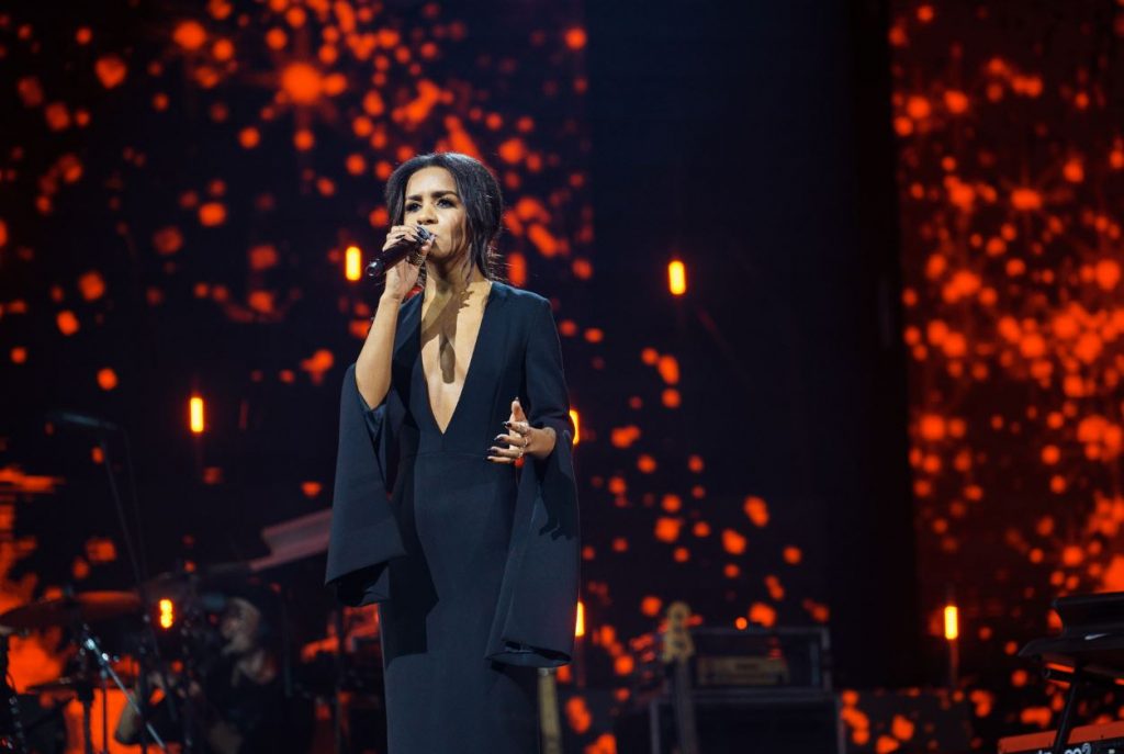 Aminata uzstājas “Muzikālajā bankā”.