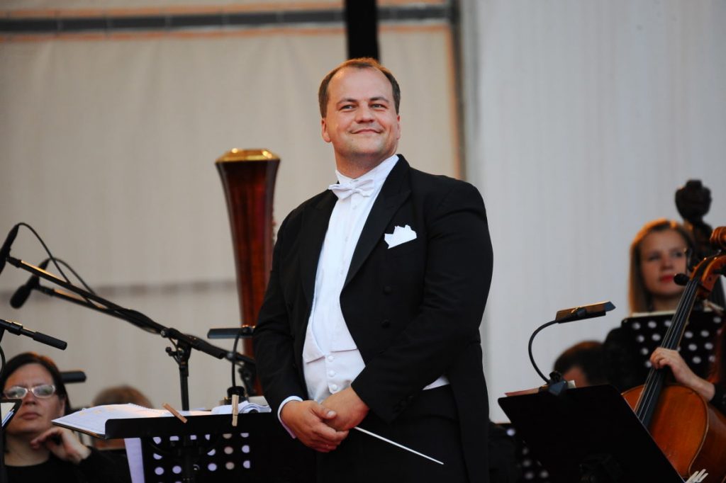 Atvars Lakstīgala.