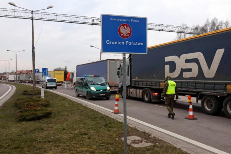 Viens no Polijas – Lietuvas robežkontroles punktiem, kur izveidojušās garas rindas.