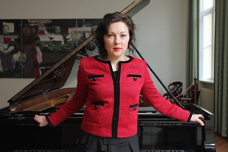 Pianistes Agneses Egliņas atskaņojumam ir raksturīgs priekšnesuma slīpējums, piepildījums un ekspresija.