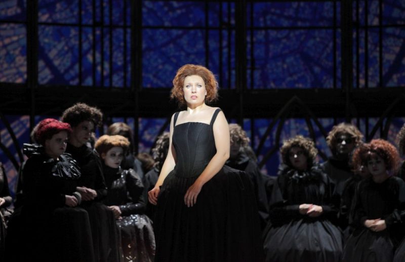 Skats no operas “Fausts”.
