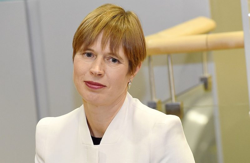 Igaunijas prezidente Kersti Kaljulaida pretkrīzes hakatona dalībniekiem: “Tagad ir laiks pierādīt konceptu, pie kura strādājam jau 20 gadus, – būt digitāli pārveidotai tautai.”