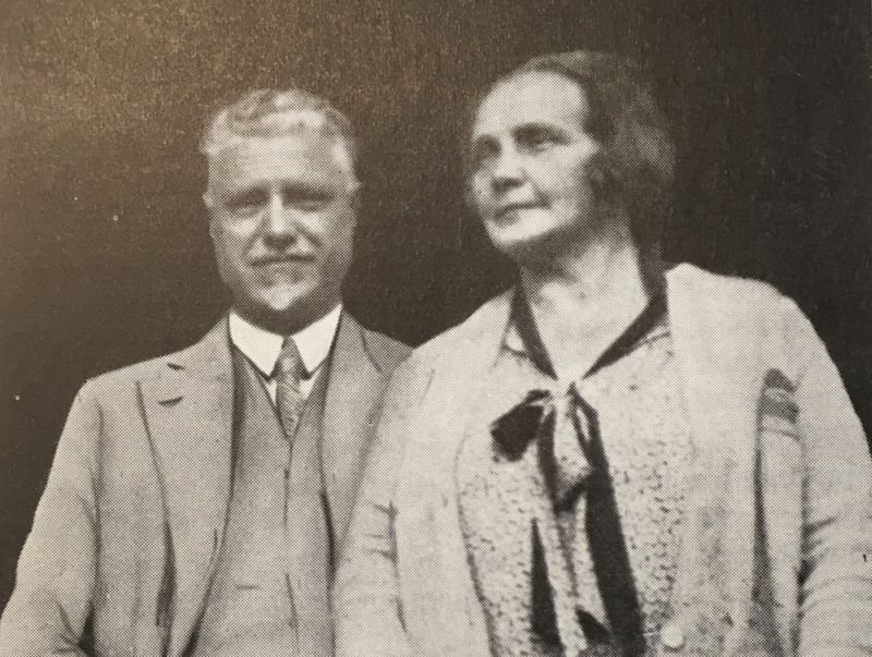 Klāra ar dzīvesbiedru Paulu Kalniņu, piedaloties Sociālistiskās internacionāles kongresā 1925. gadā Marseļā.