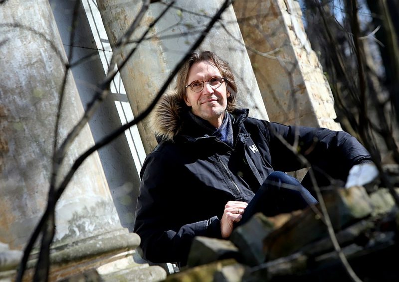 Kaspars Putniņš: “Viena no pārņemtajām lietām ir attiecības ar komponistiem, ar to saprotot ne vien atsevišķu darbiņu pasūtināšanu, bet ilglaicīgu procesu.”