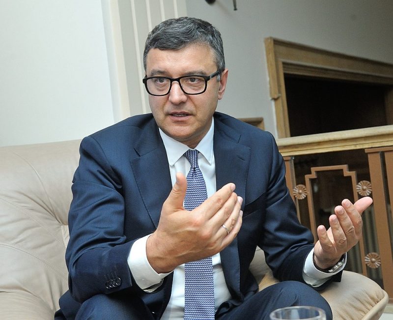 Finanšu ministrs Jānis Reirs: “Šī krīze ir tāda, kurā būs nepieciešama solidaritāte un uzticēšanās – neviens vienatnē neizķepurosies. Tikai no sadarbības ir atkarīga vides atveseļošanās un ātrāka atgūšanās pēc krīzes.”