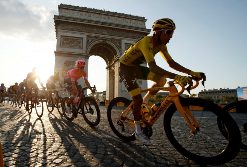 “Tour de France” velobrauciena finišs šovasar Parīzē varētu būt bez skatītāju klātbūtnes.
