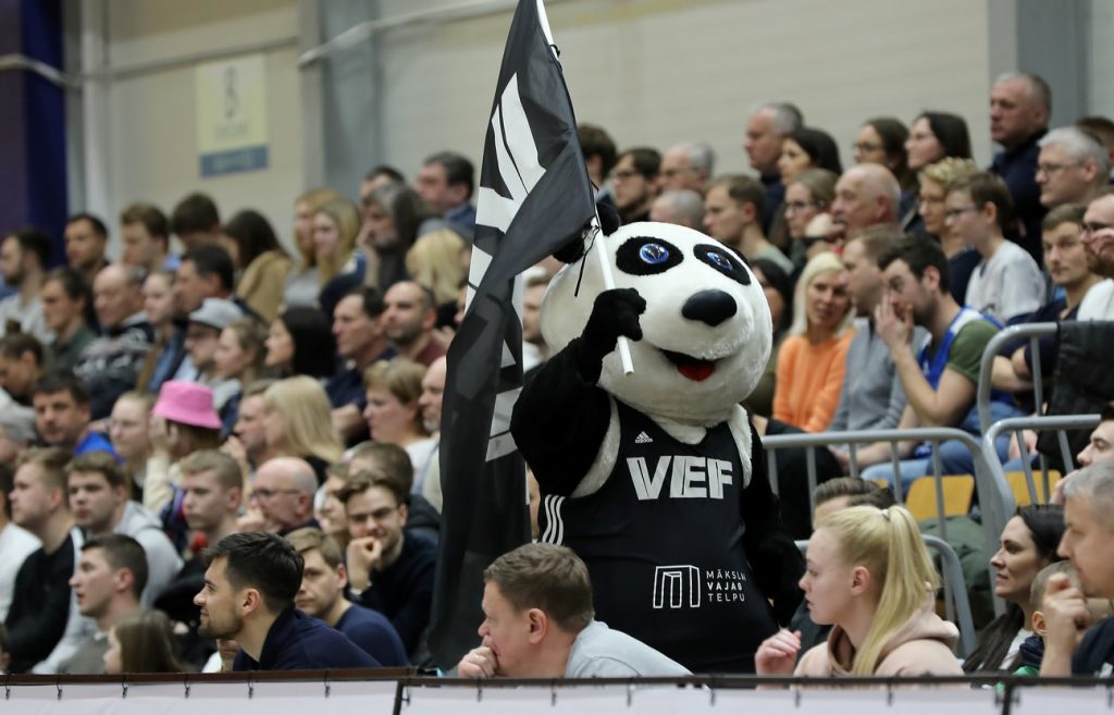 Basketbola sezona Latvija noslēgusies bez skatītāju pilnam zālēm un fināliem. Par valsts čempioniem pasludinātas “VEF Rīga” un “TTT Rīga” komandas.