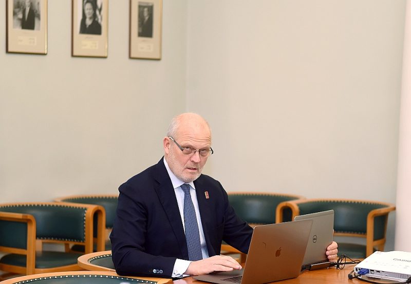 Viesturs Koziols un citi Latvijas Hokeja federācijas darbinieki šobrīd strādā attālinātā veidā.