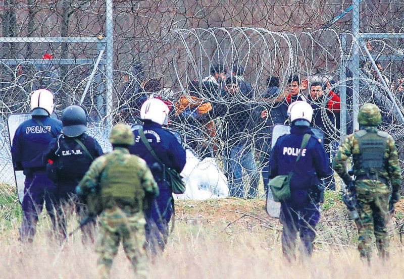 Migranti netiek ielaisti ES uz Turcijas un Grieķijas robežas pie Kastaniesas.