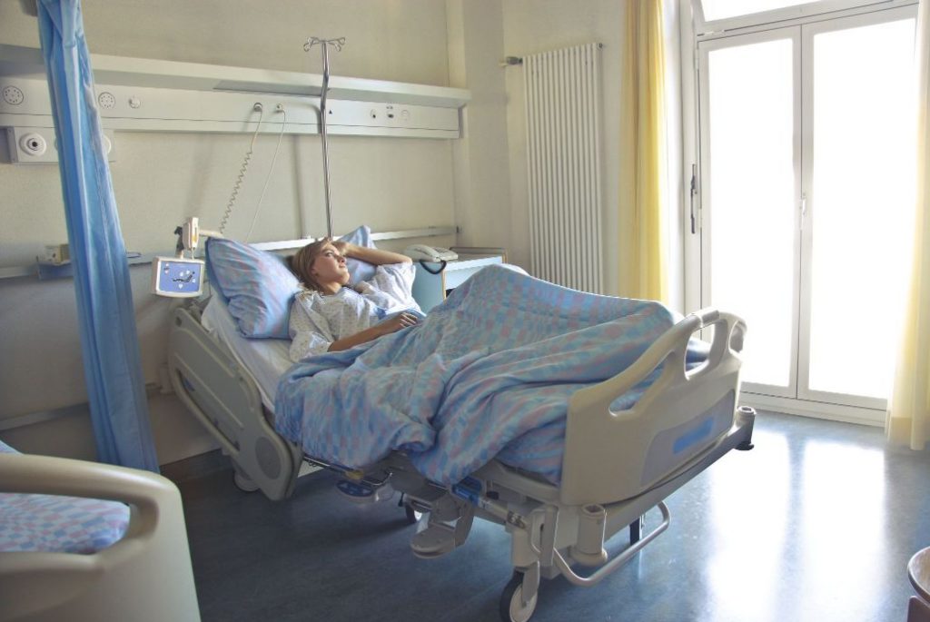 https://images.la.lv/uploads/2020/03/photo-of-woman-lying-in-hospital-bed-3769151-1-1-1024x685.jpg