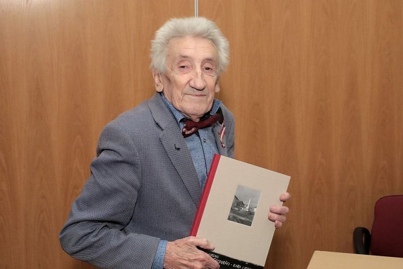 Pēteris Korsaks: “Es priecātos, ja, šo interviju izlasot, atsauktos cilvēki, kam ģimenes albumā ir fotogrāfijas ar Eižena Finka zīmogu.”