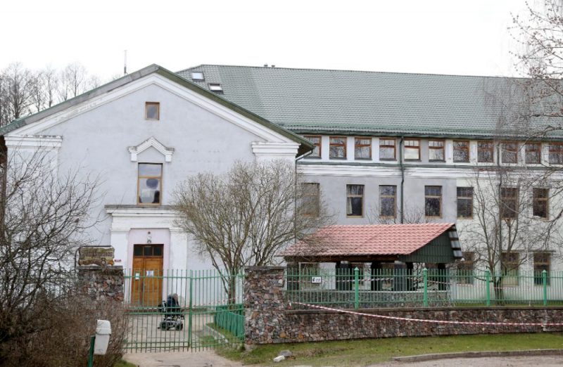 Evaņģēliski kristīgās draudzes “Zilais krusts” vīriešu patversme Mazjumpravas ielā, kur konstatēta plaša inficēšanās ar jaunā koronavīrusa izraisīto slimību Covid-19 un noteikta karantīna.