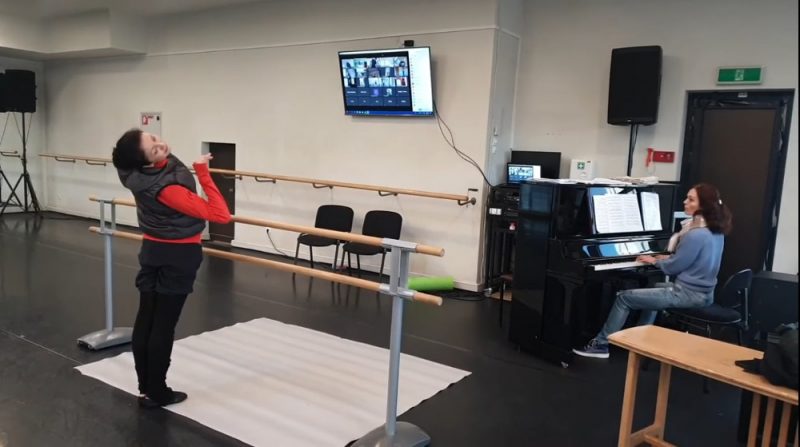 Pedagogiem attālinātās treniņstundas sākotnēji bija izaicinājums.