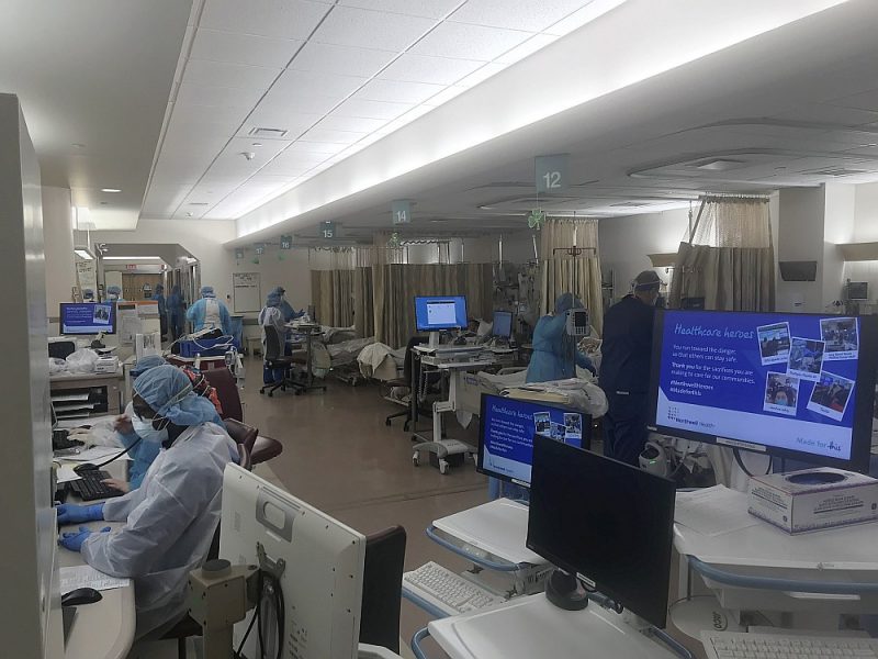 Intensīvās terapijas nodaļā visiem Covid–19 slimniekiem vietas nepietiek, tāpēc slimnieki izvietoti arī ārpus tām.