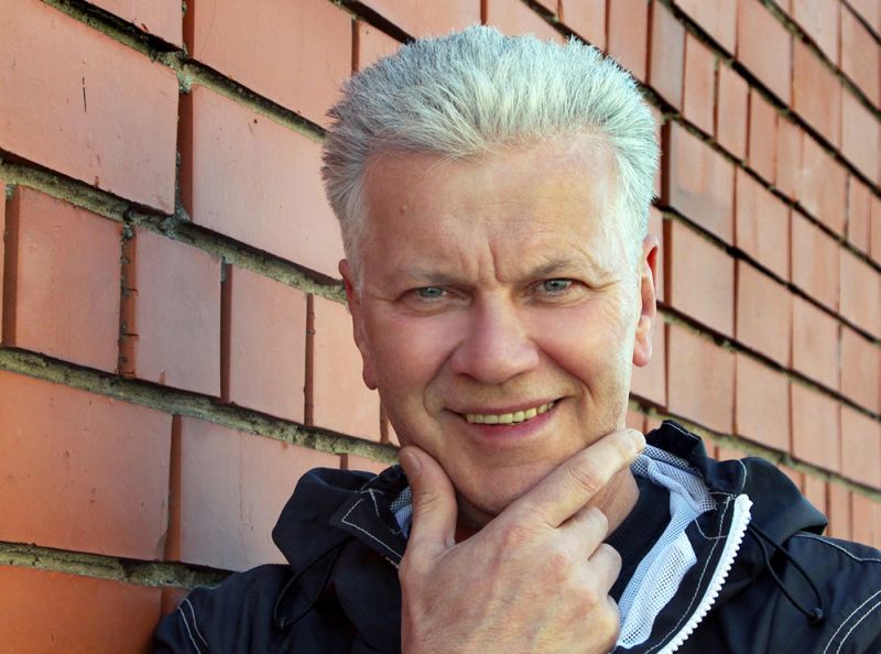 19. aprīlī skaistu dzīves jubileju svinēs dziedātājs Uģis Roze.