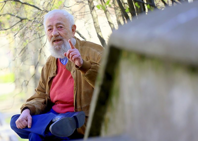 Juris Zvirgzdiņš: “Kāds ir radījis darbu, un mēs to skatoties, klausoties, lasot aizņemamies. Vajadzētu, lai tā ķēde nepārtrūkst. Man rakstīšana ir parāda atdošana.”