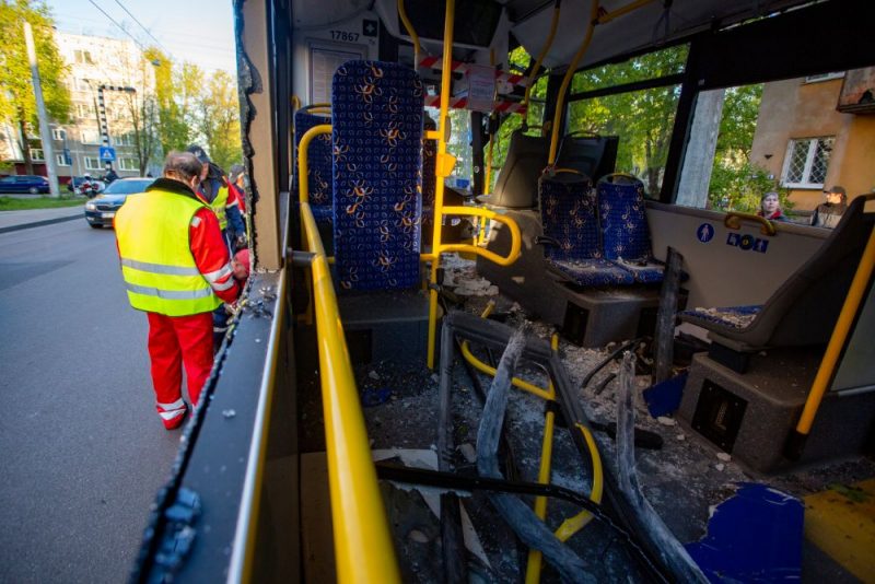 Trolejbusa un vieglās automašīnas avārija Prūšu un Bultu ielas krustojumā