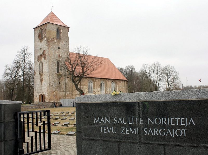 Lestenes Brāļu kapi.