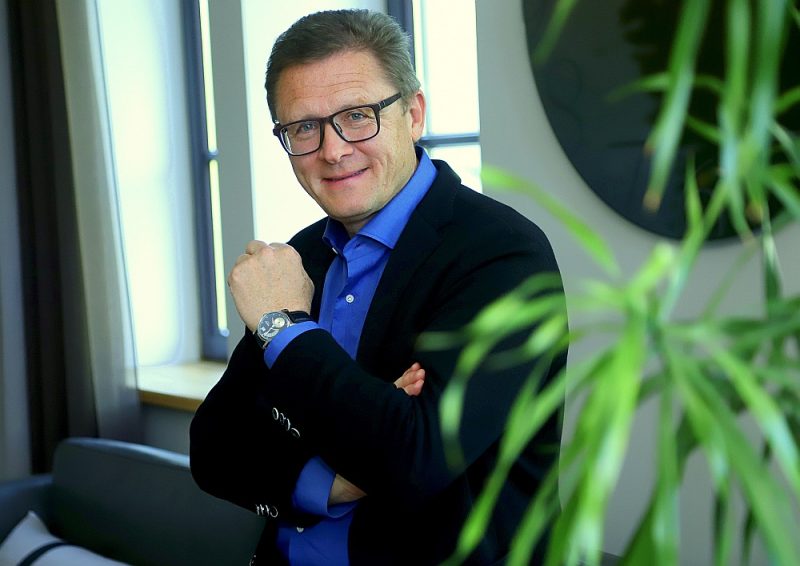 Egils Siliņš: “Es nebūšu tāds Operas direktors, kas vēlēsies vai nu tikai konservatīvu, vai modernu režijas piedāvājumu. Lai ir no visa kā. Jābūt tikai aizraujošai mākslai saistošā vizuālā ietērpā.”