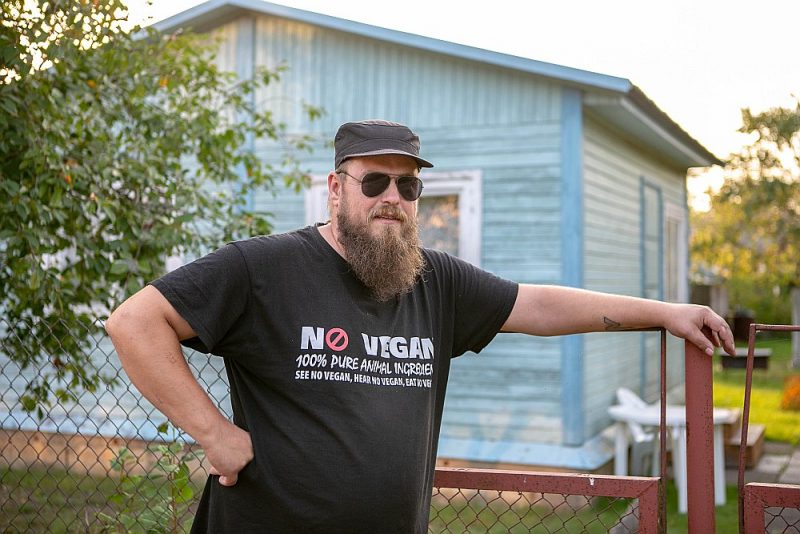 Jānis Valks: “Pie vides apraksta strādāju cītīgi – gāju uz kooperatīvu, zīmēju plānus, galvenā varoņa mītnes plānojumu…”