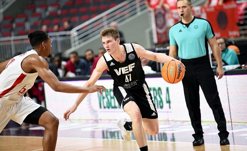 Arturs Kurucs aizvadīja lielisku sezonu “VEF Rīga” rindās, piesaistot arī NBA klubu uzmanību.