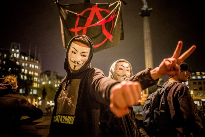 https://images.la.lv/uploads/2020/05/maska-protests-anon%C4%ABms-Gajs-Fokss-800x534.jpg