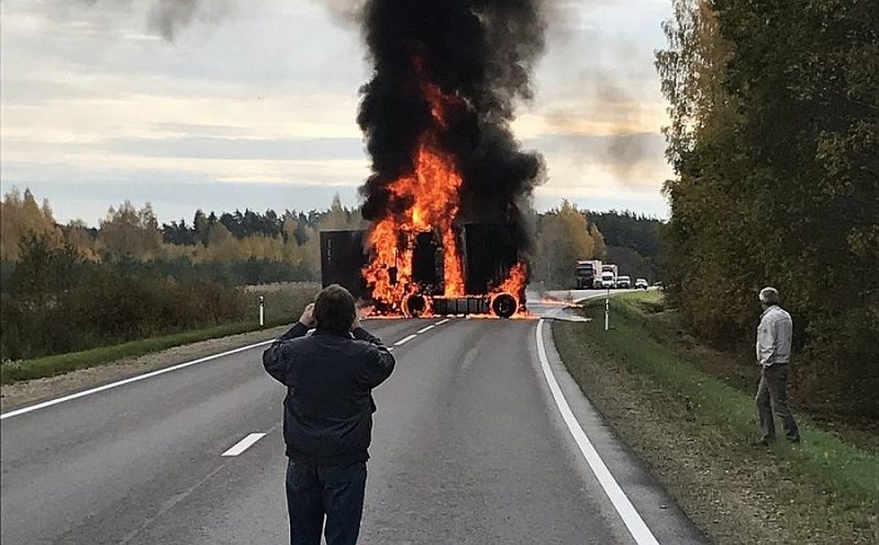 Par 2018. gada 9. oktobrī notikušo negadījumu sociālajos tīklos ziņoja arī notikuma aculiecinieki.