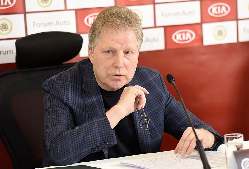 Latvijas Futbola federācija atkal maksās algu Aleksandram Starkovam.