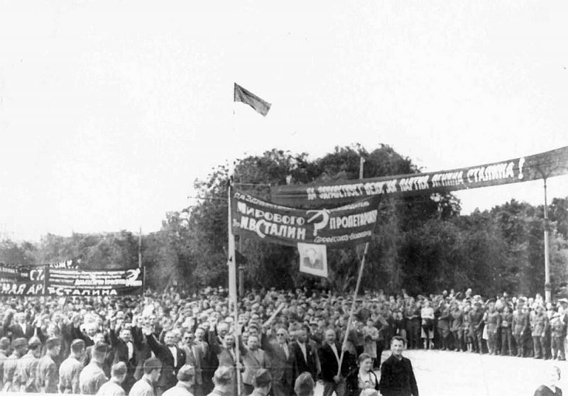 PSRS armijas sumināšanas mītiņš Kišiņevā 1940. gada 4. jūlijā.