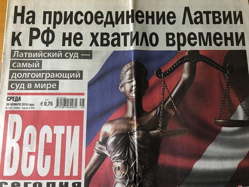 Viens no medijiem, kas no Latvijas valsts budžeta saņems “atbalstu pamatdarbības stiprināšanai”, ir arī SIA “Mediju nams Vesti” izdotā avīze “Segodņa”. Līdz 2017. gadam tā iznāca ar nosaukumu “Vesti Segodņa”, un, lūk, kādi virsraksti bija šī laikraksta pirmajā lappusē pirms trim četriem gadiem: “Mēs balsojam par Putinu”, “Lai Latvija pievienotos Krievijas Federācijai, nepietika laika”.