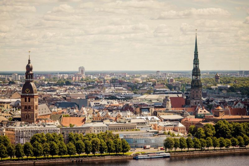 Skats uz Vecrīgas panorāmu no kādreizējā Preses nama iekštelpām