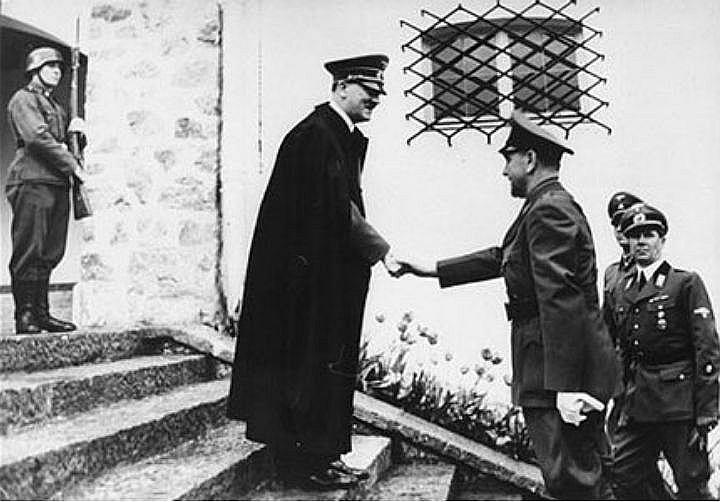Ādolfs Hitlers Berghofā.