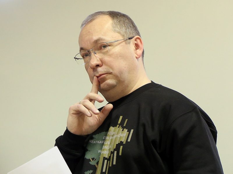 AS “Latvijas Finieris” padomes priekšsēdētājs Uldis Biķis: “Parasti šie piedāvājumi ir balstīti augstos biznesa ētikas standartos.”